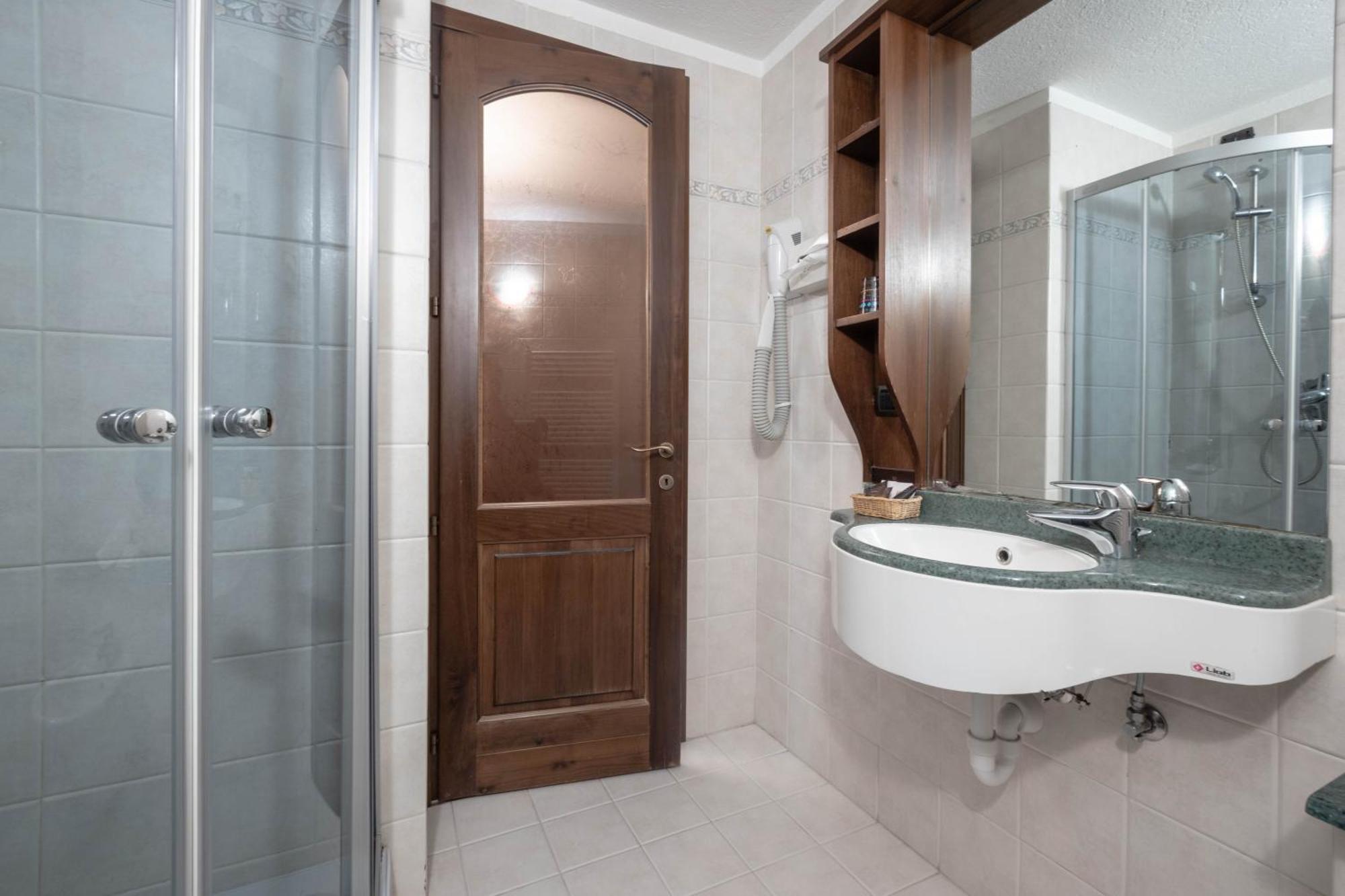 Hotel Bouton D'Or - Конь Екстер'єр фото