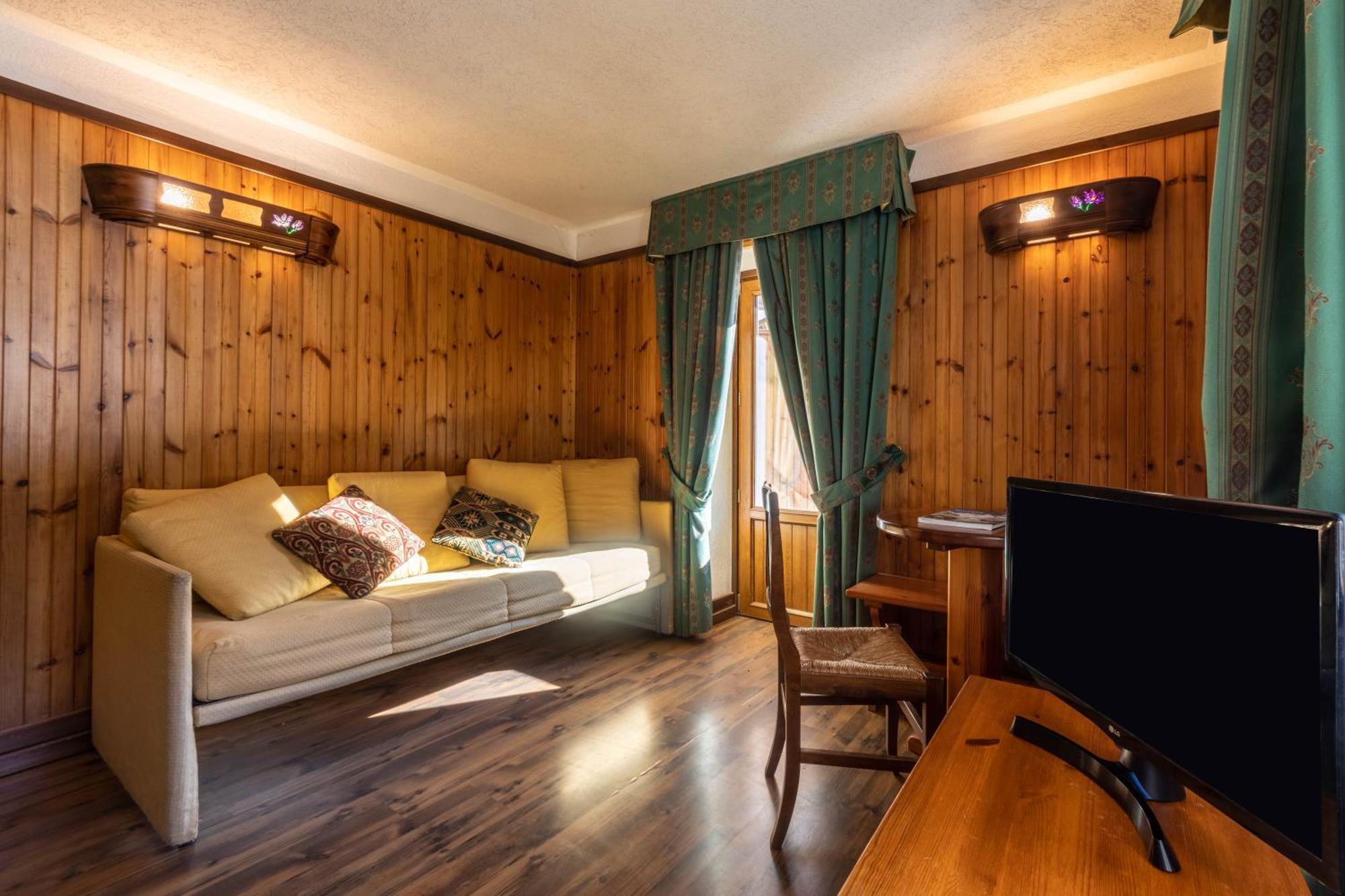 Hotel Bouton D'Or - Конь Екстер'єр фото