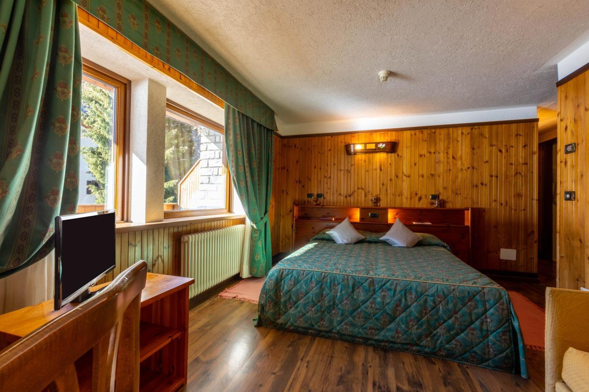 Hotel Bouton D'Or - Конь Екстер'єр фото