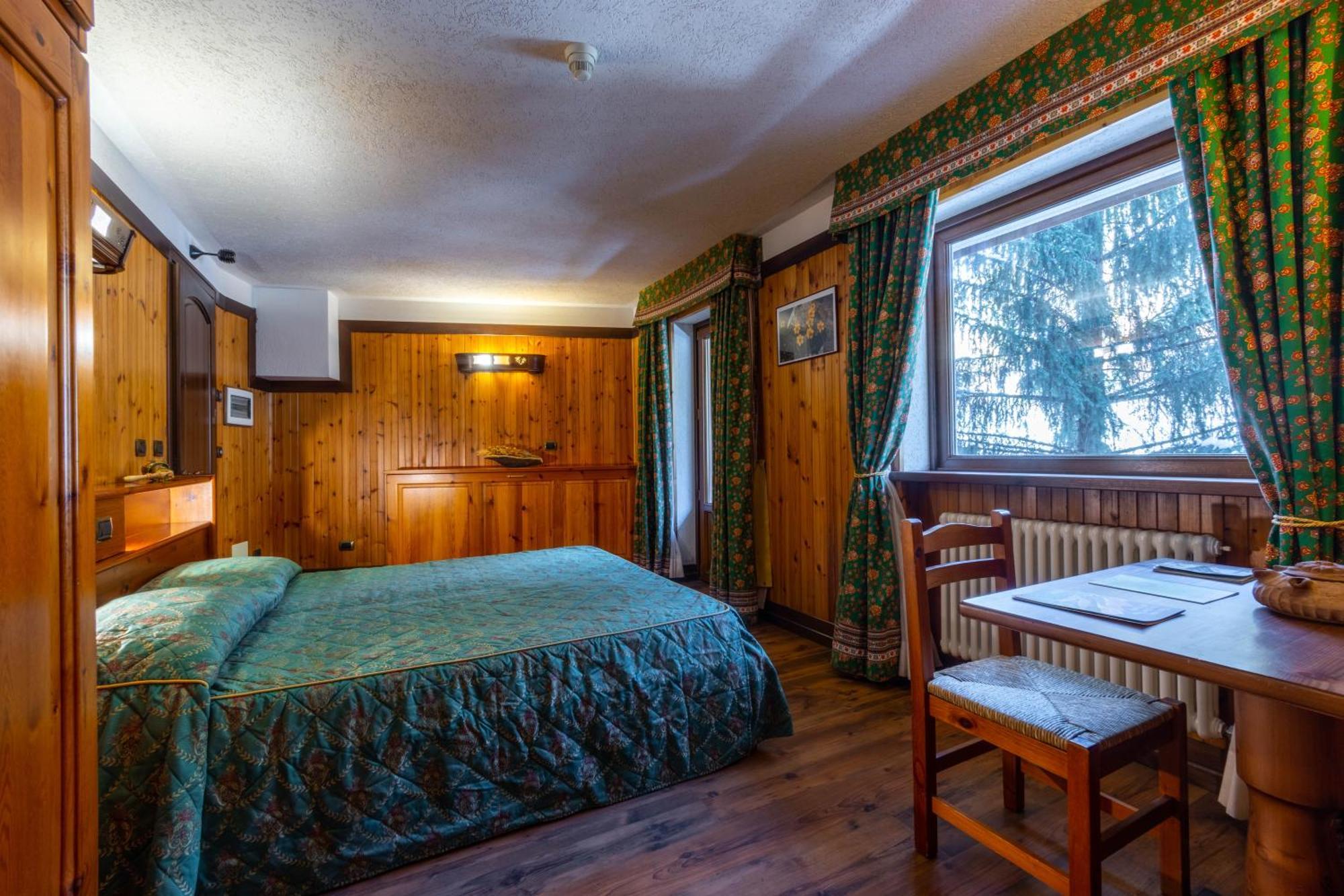 Hotel Bouton D'Or - Конь Екстер'єр фото