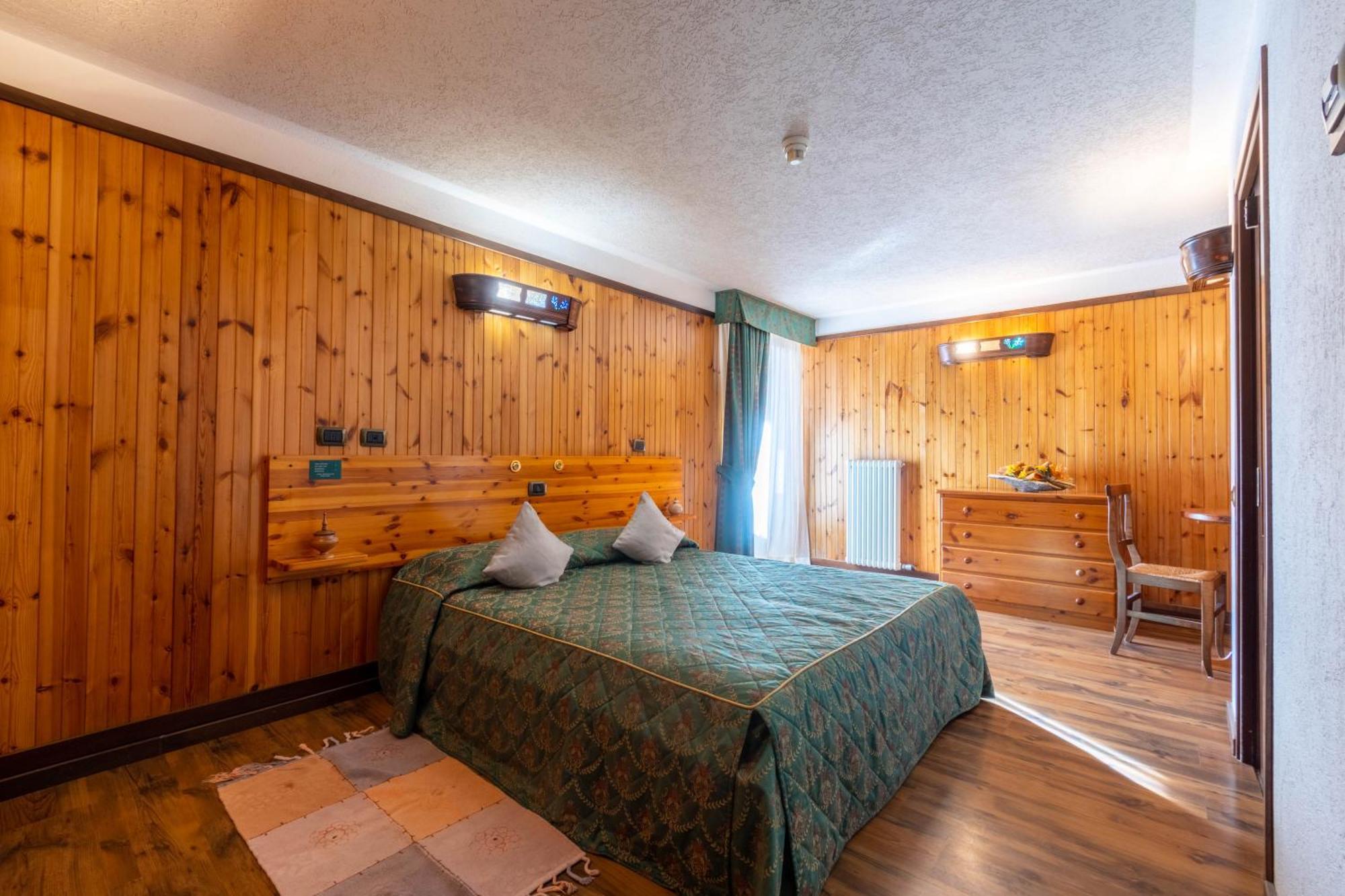 Hotel Bouton D'Or - Конь Екстер'єр фото