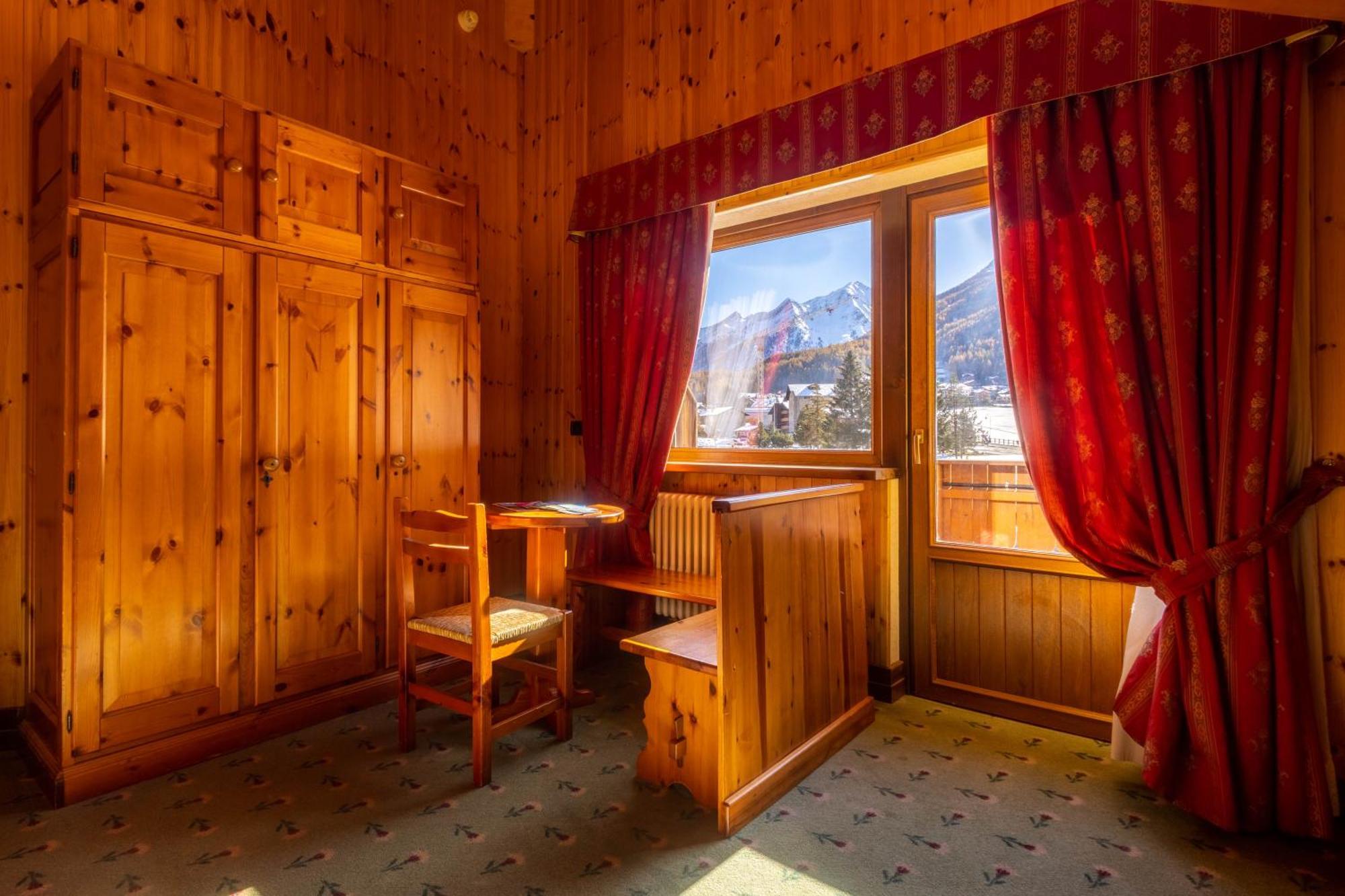 Hotel Bouton D'Or - Конь Екстер'єр фото