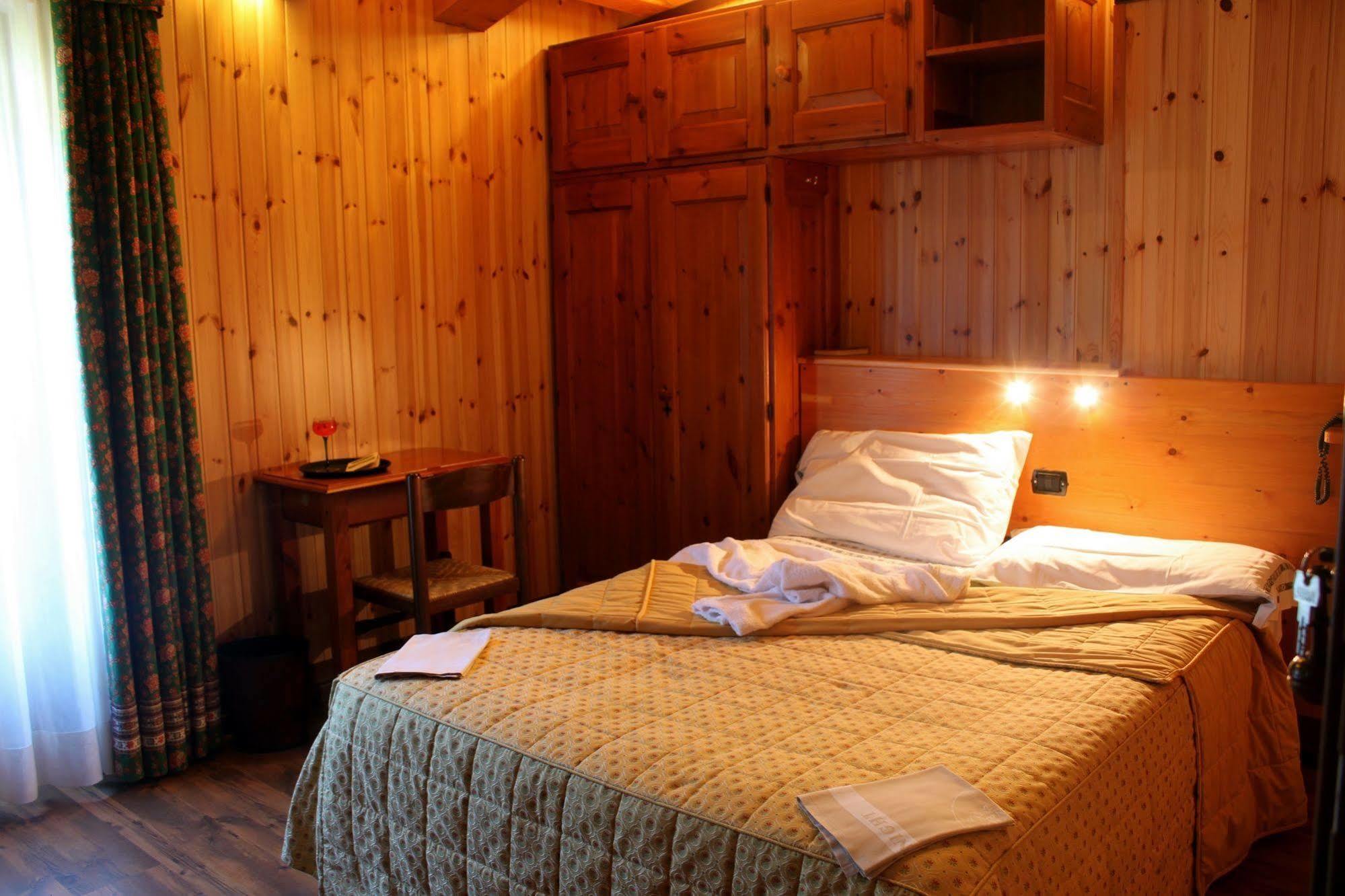 Hotel Bouton D'Or - Конь Екстер'єр фото